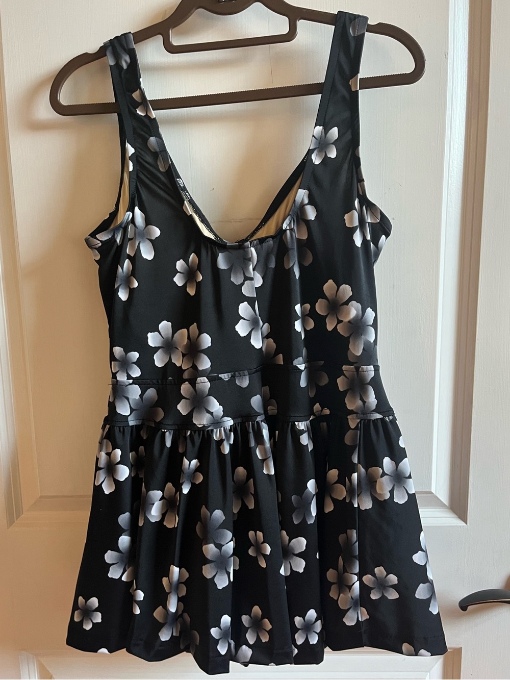 Le Cove Black Floral V-Neck Swim Dress, Size 18W - Picture 5 of 9